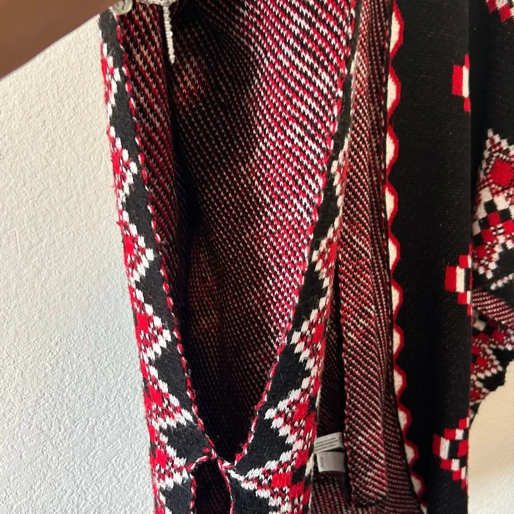 Relativity Boho Hippie Southwestern Geometric Poncho‎ Open Front Black Red OS